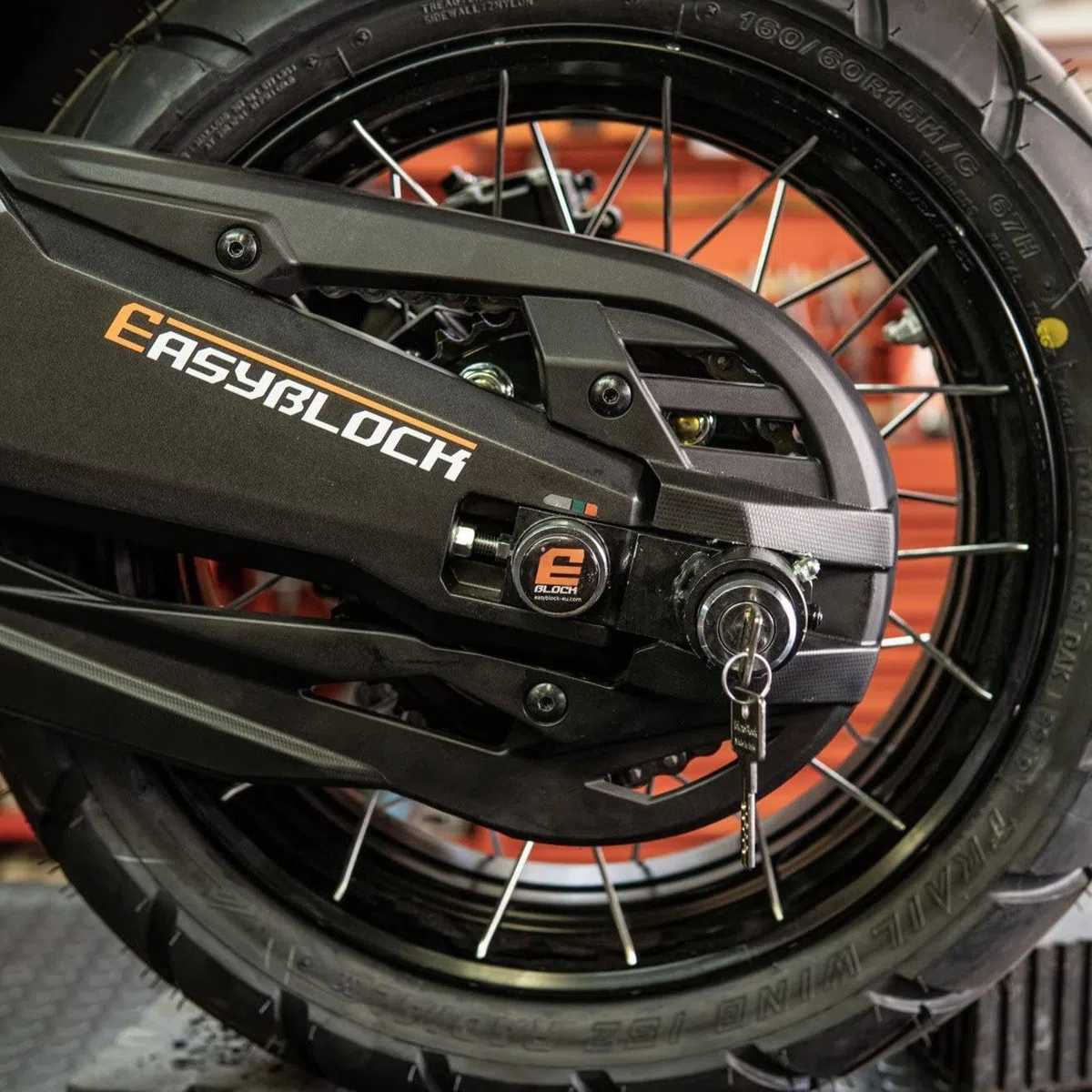 EASYBLOCK Motorrad-Diebstahlsicherung kompatibel mit Honda X-ADV 750 | FORZA 750 (2017-2025) | Integra 750 (2016-2020) Diebstahlsicherung Radschloss Scheibenschloss Schutz auf Motorrädern und