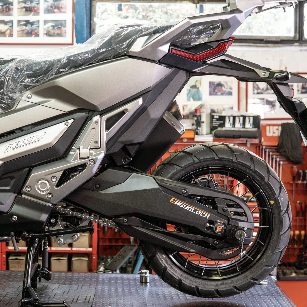 EASYBLOCK Motorrad-Diebstahlsicherung kompatibel mit Honda X-ADV 750 | FORZA 750 (2017-2025) | Integra 750 (2016-2020) Diebstahlsicherung Radschloss Scheibenschloss Schutz auf Motorrädern und